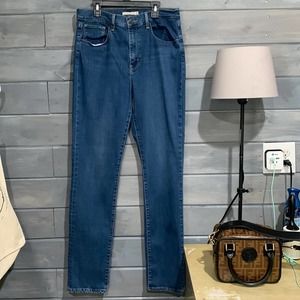 Free Top!  Levi’s 724 High Rise straight Jean